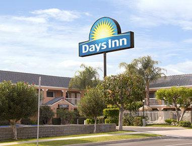 Days Inn By Wyndham Whittier Los Angeles Exterior photo